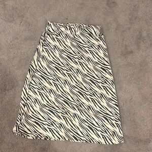 Renee C. Black and White Zebra Midi Skirt 




I’m willing to do any price